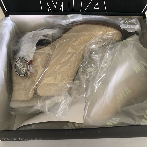 MIA GIRL Womens Ankle Boots Size 8.5M Ivory Dusky Python Look Side Zipper New - Picture 4 of 16